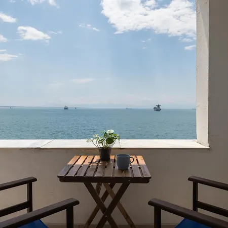 True Blue By Halu! - Seafront 2-bedroom * Thessaloniki
