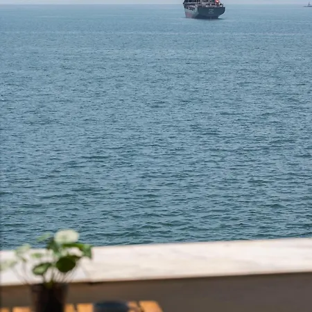 True Blue By Halu! - Seafront 2-bedroom Appartement *