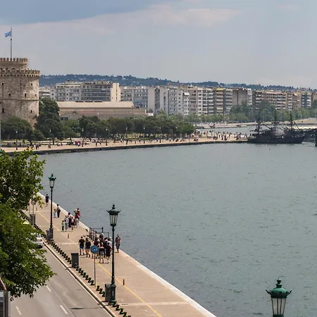 True Blue By Halu! - Seafront 2-bedroom Appartement