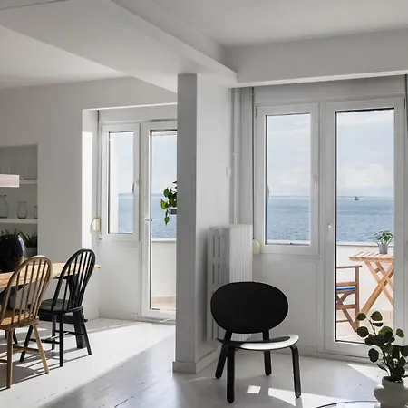 True Blue By Halu! - Seafront 2-bedroom *