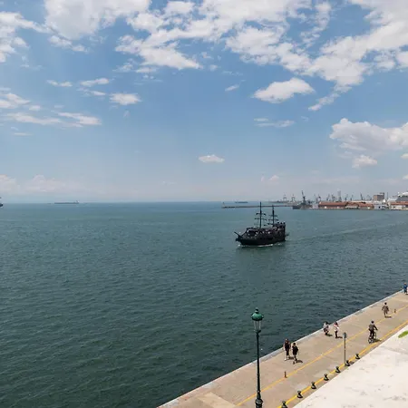 True Blue By Halu! - Seafront 2-bedroom 아파트